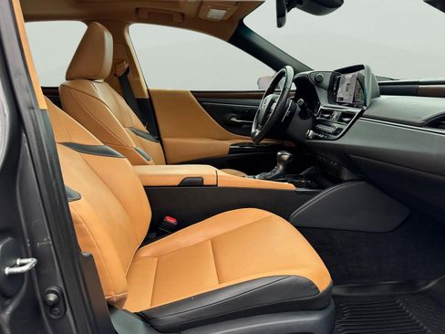 Used 2025 Lexus ES 300h w/ Premium Package image 17