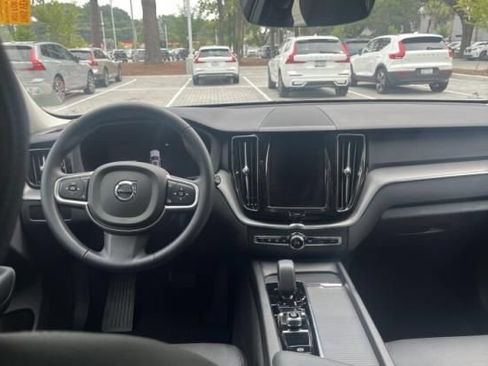 Used 2025 Volvo XC60 B5 Core AWD/4WD image 6