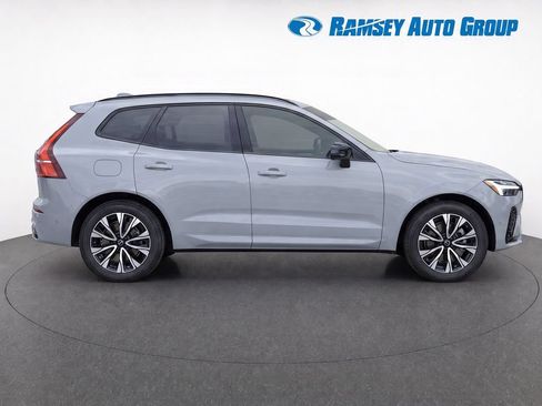 Used 2024 Volvo XC60 B5 Plus AWD/4WD image 8