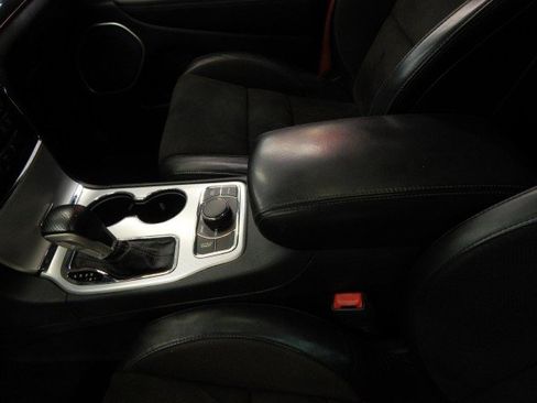 Used 2020 Jeep Grand Cherokee SRT image 21