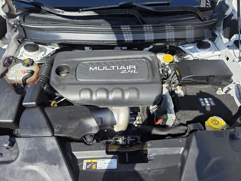 Used 2018 Jeep Cherokee Latitude w/ Altitude Package FWD image 27