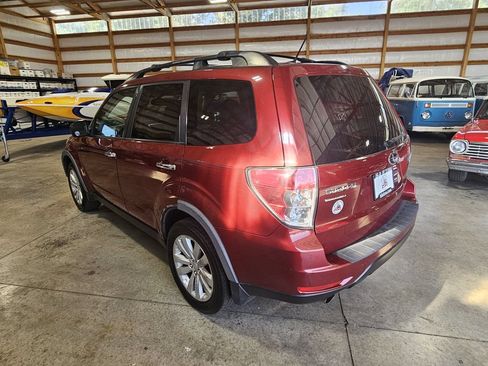 Used 2011 Subaru Forester 2.5X Limited w/ Utility Pkg AWD/4WD image 6