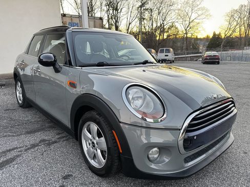 Used 2017 MINI Cooper 4-Door Hardtop image 6