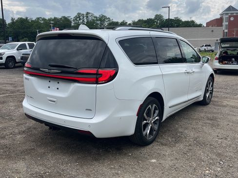 Used 2021 Chrysler Pacifica Pinnacle AWD/4WD image 11