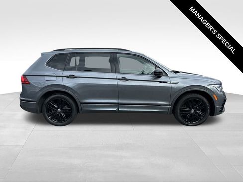 Used 2022 Volkswagen Tiguan SE R-Line image 8