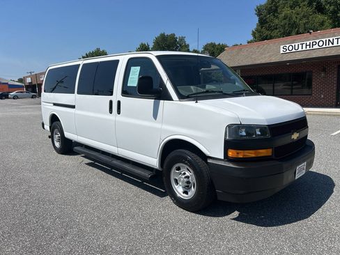Used 2020 Chevrolet Express 3500 LS RWD image 3