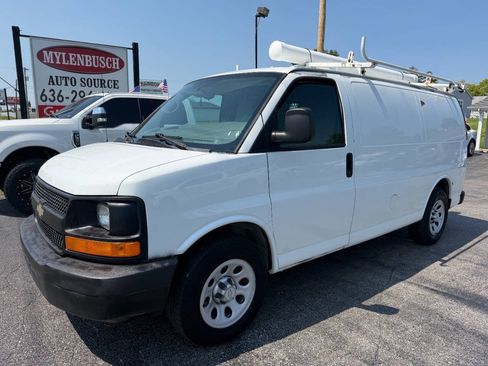 Used 2010 Chevrolet Express 1500 RWD image 2