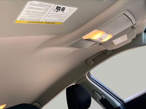Used 2021 Nissan Rogue S FWD image 13