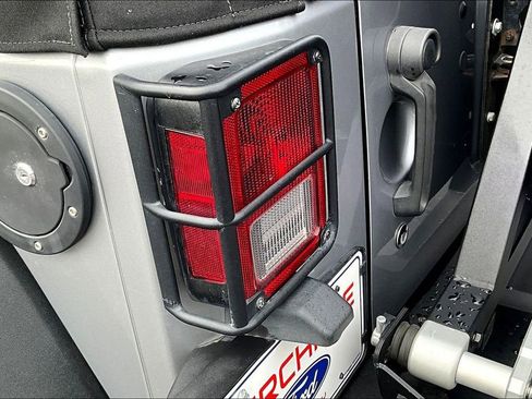 Used 2018 Jeep Wrangler Rubicon image 23