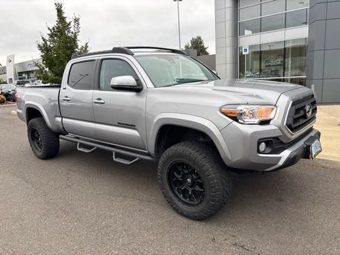 Used 2021 Toyota Tacoma SR5 AWD/4WD image 2