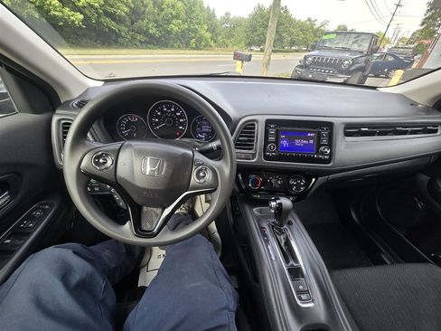 Used 2018 Honda HR-V LX image 10