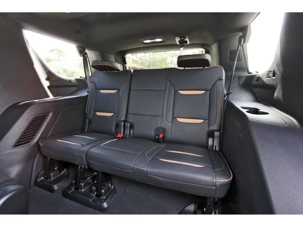 Used 2024 GMC Yukon AT4 w/ AT4 Premium Plus Package AWD/4WD image 18