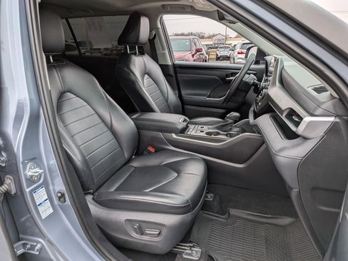 Used 2021 Toyota Highlander XLE image 27