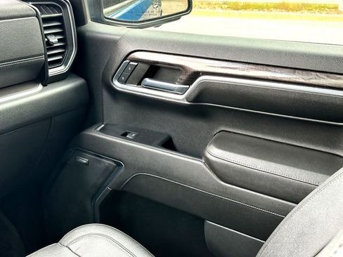 Used 2022 Chevrolet Silverado 1500 LTZ AWD/4WD image 27
