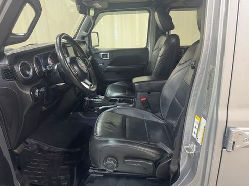 Used 2018 Jeep Wrangler Unlimited Sahara AWD/4WD image 16