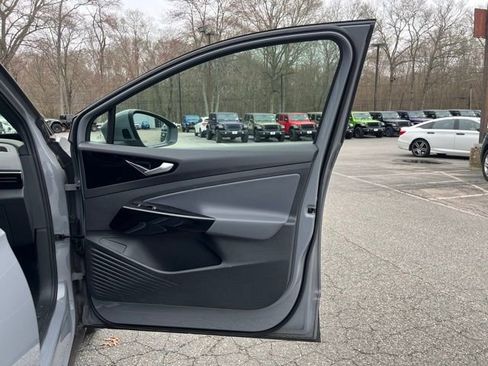 Used 2022 Volkswagen ID.4 Pro image 21