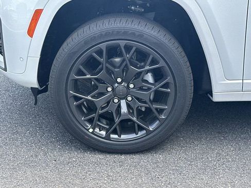 New 2026 Jeep Grand Cherokee Summit AWD/4WD image 11