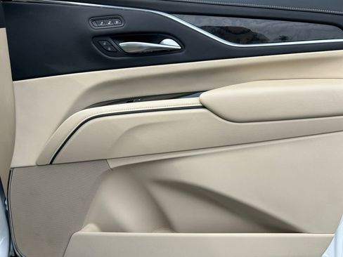 Used 2024 Cadillac Escalade Premium Luxury image 25