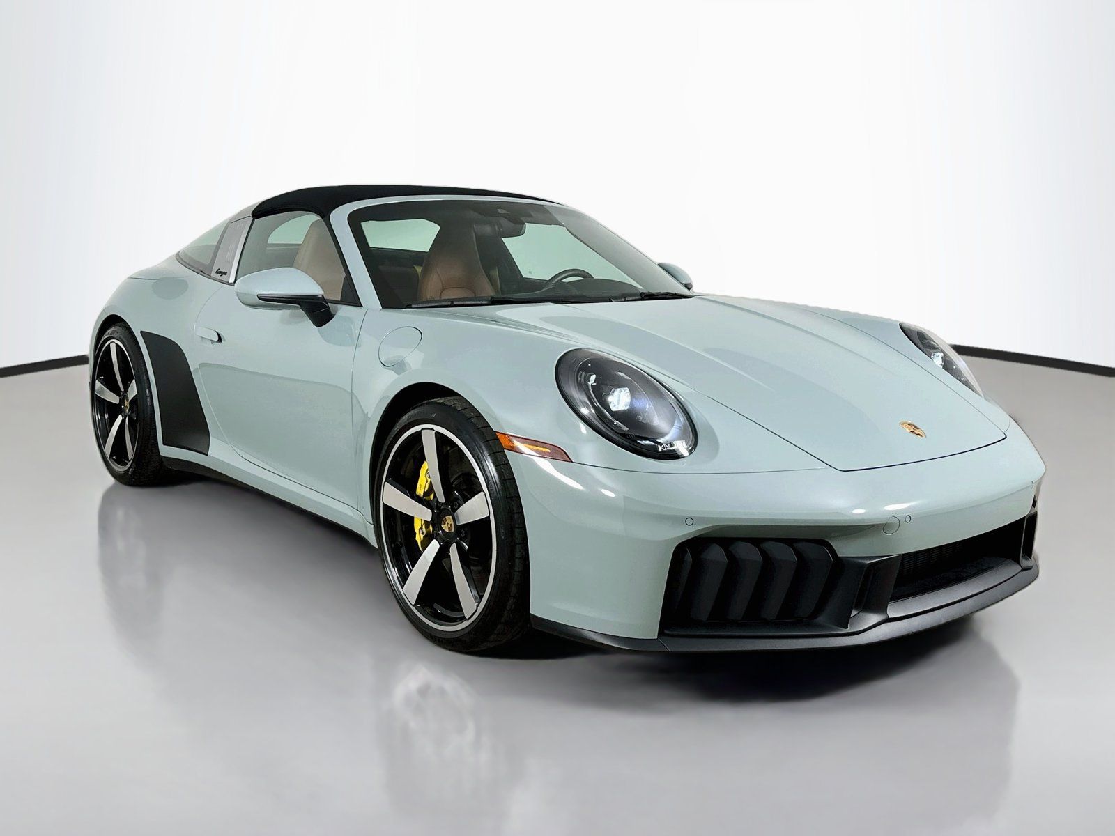 Used 2025 Porsche 911 Targa 4 GTS AWD/4WD image 3