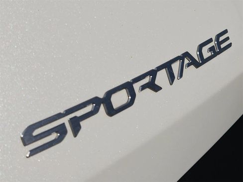 Certified 2024 Kia Sportage LX image 11