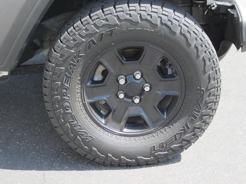 Used 2018 Jeep Wrangler Unlimited Sport S AWD/4WD image 10