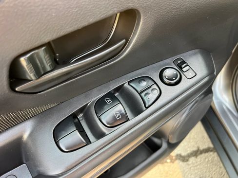 Used 2020 Nissan Kicks S FWD image 29