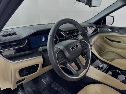 Used 2022 Jeep Grand Cherokee Limited 4xe w/ Luxury Tech Group II AWD/4WD image 9