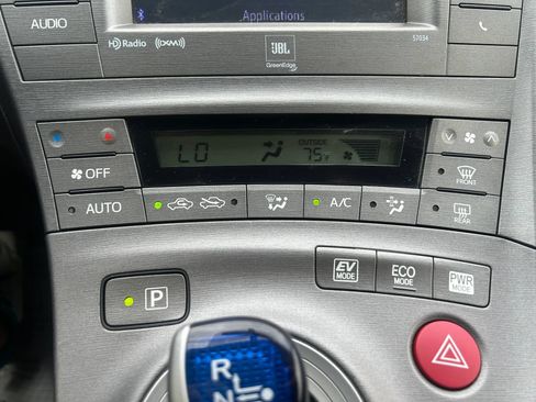 Used 2013 Toyota Prius Four FWD image 17