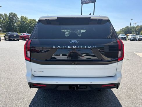 Used 2025 Ford Expedition Active AWD/4WD image 8