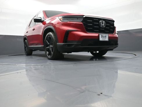Certified 2025 Honda Pilot Black Edition image 30