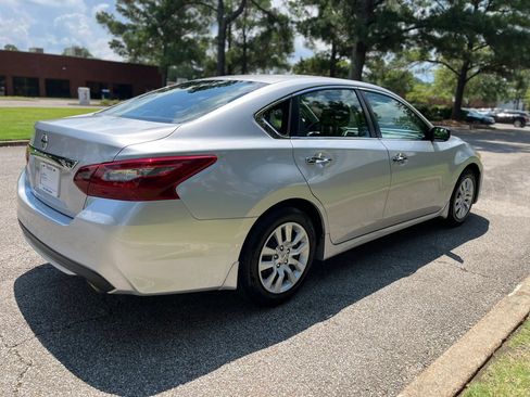 Used 2018 Nissan Altima 2.5 S w/ S Convenience Package FWD image 5