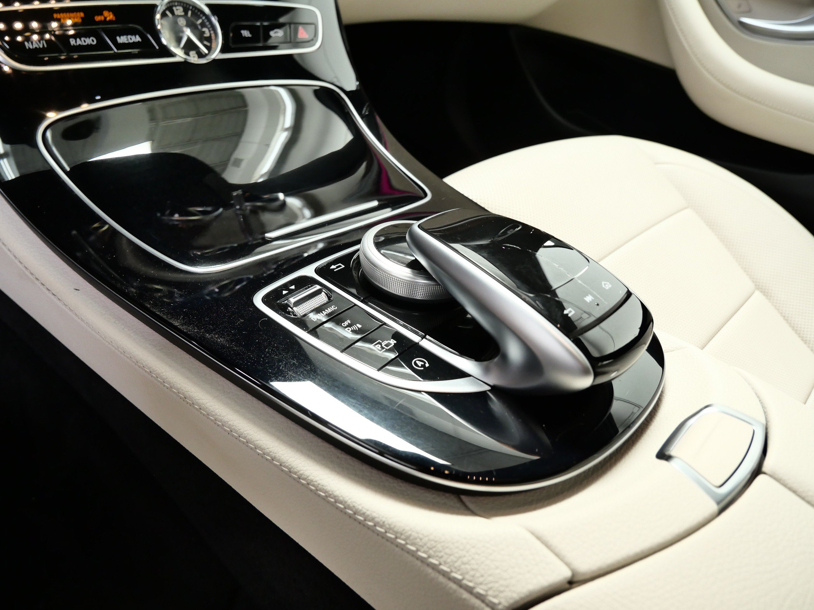 Used 2018 Mercedes-Benz E 400 4MATIC Sedan image 22