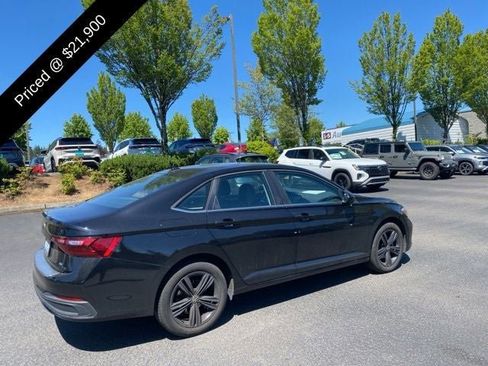 Certified 2024 Volkswagen Jetta SE FWD image 3