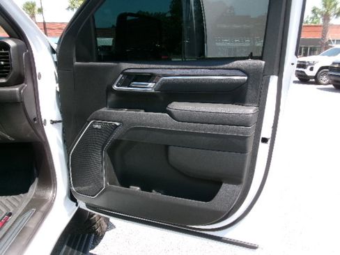 Used 2025 Chevrolet Silverado 2500 LTZ w/ LTZ Convenience Package AWD/4WD image 13
