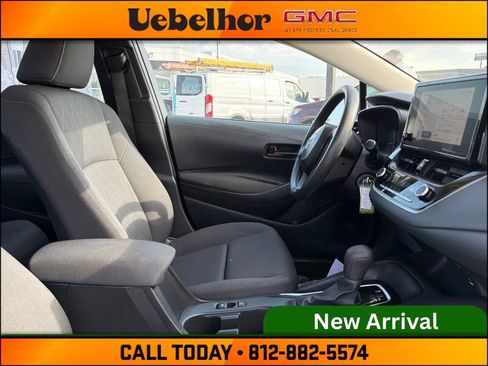 Used 2025 Toyota Corolla LE FWD image 2