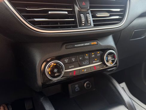 Used 2021 Ford Escape SE FWD image 10
