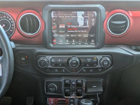 Used 2020 Jeep Gladiator Rubicon AWD/4WD image 29