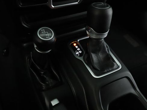 Certified 2020 Jeep Gladiator Sport image 14