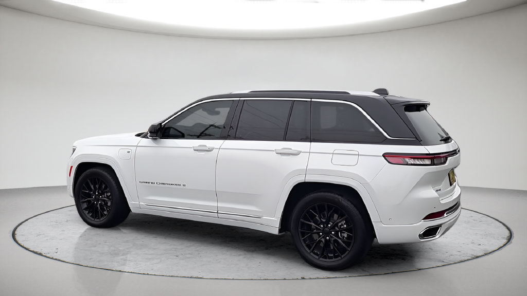 Used 2022 Jeep Grand Cherokee Summit w/ Advanced Protech Group IV AWD/4WD image 10