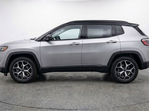 Used 2025 Jeep Compass Limited image 5