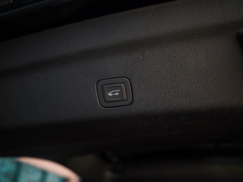 New 2026 GMC Yukon XL AT4 Ultimate AWD/4WD image 9