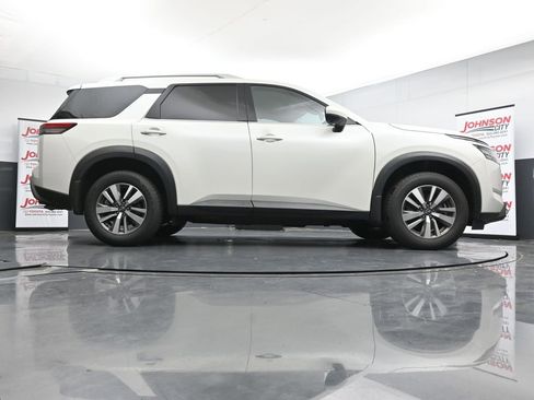 Used 2023 Nissan Pathfinder SL AWD/4WD image 24