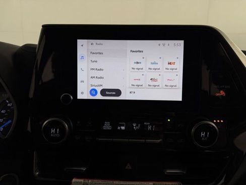 Used 2025 Toyota Highlander XLE image 22