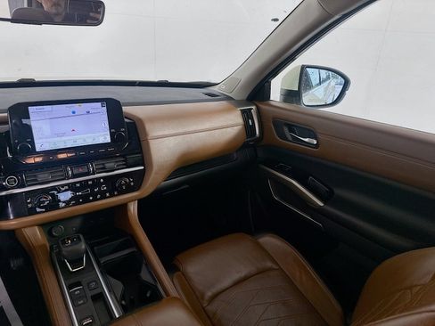 Used 2023 Nissan Pathfinder Platinum FWD image 25