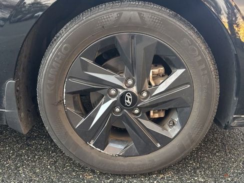 Used 2023 Hyundai Elantra SEL image 32