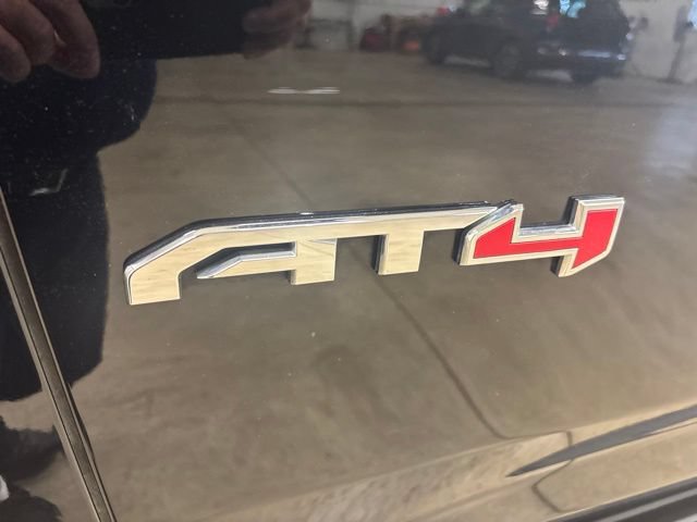 Used 2025 GMC Yukon AT4 AWD/4WD image 14