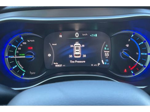 Used 2021 Chrysler Pacifica Touring w/ Uconnect Theater Family Group image 36