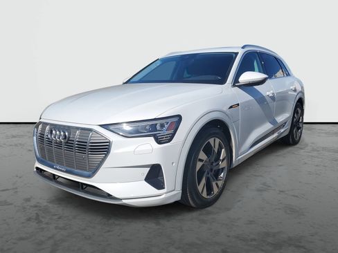 Used 2022 Audi e-tron Premium Plus w/ Premium Plus Package image 2