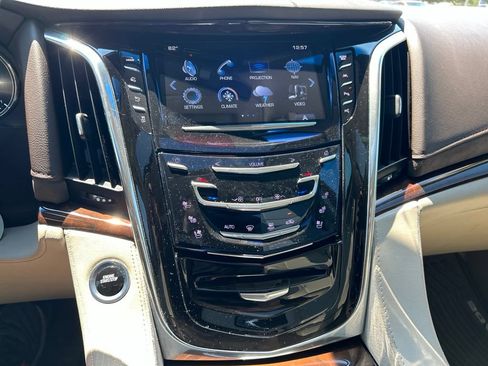 Used 2017 Cadillac Escalade Premium Luxury AWD/4WD image 22