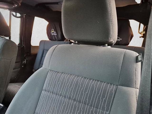 Used 2011 Jeep Wrangler Unlimited Rubicon w/ Connectivity Group AWD/4WD image 14